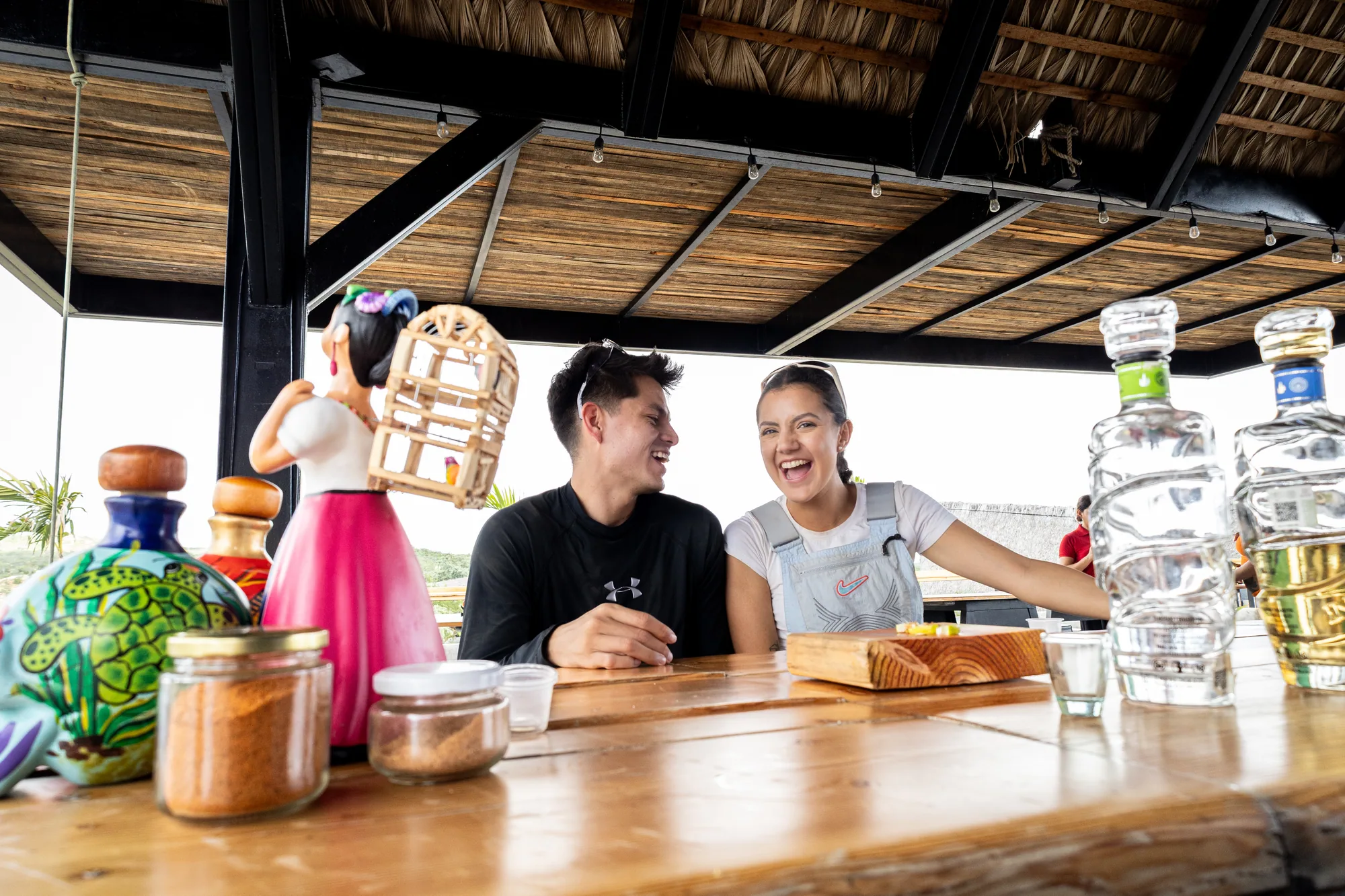 Pareja en una cata de tequila